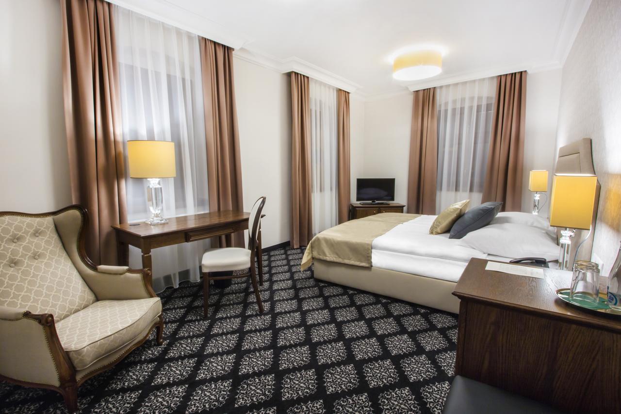 Hg Hotel Toszek Esterno foto