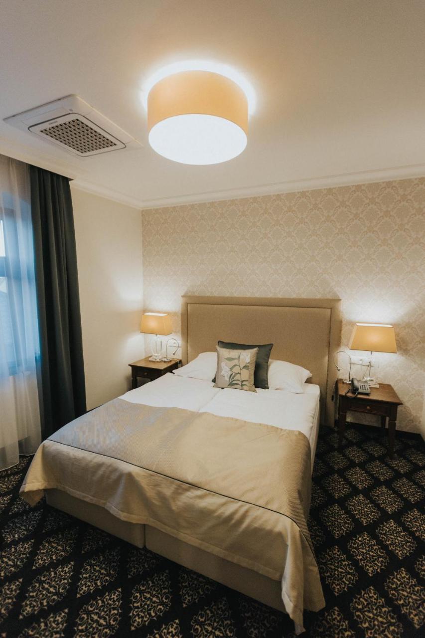 Hg Hotel Toszek Esterno foto